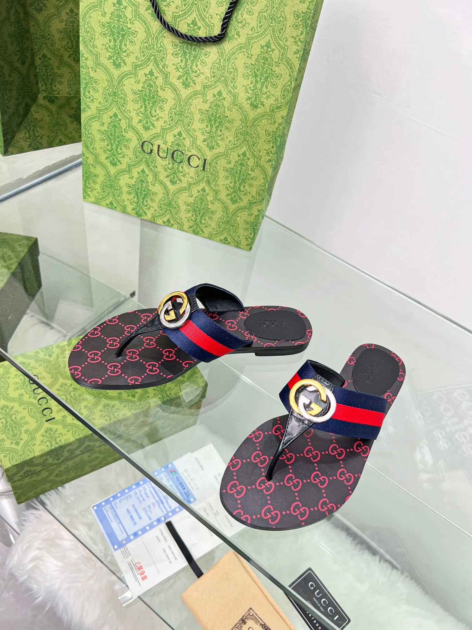 👟👟Ex-factory price 280👟👟 Gucci·Gucci💗 Classic flip-flops.  This is an amazing shoe, a luxury brand loved by celebrities and Internet celebrities😼The original hardware of the counter is gold and silver with double G buckles. 1:1 reproduction purely handmade.  German technology 3D printing logo.  Number of yards 35-45